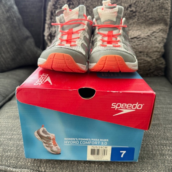 Speedo water shoes, size 7 - Picture 2 of 5